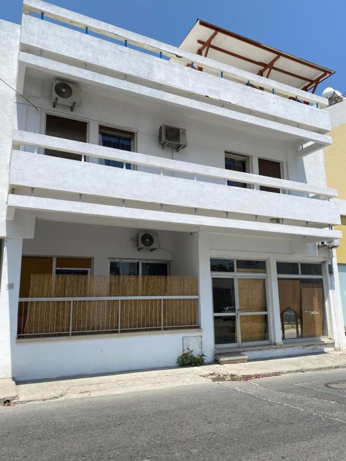 Past Or Trail Hostel Λάρνακα Εξωτερικό φωτογραφία